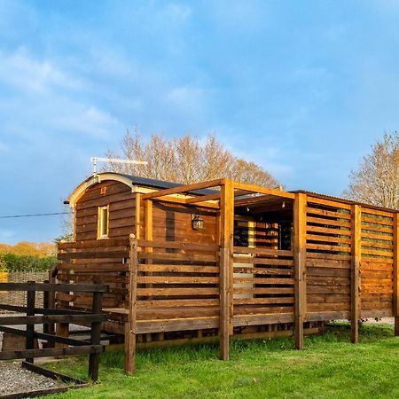 Hillside View Shepherds Hut - Ockeridge Rural Retreats Little Witley المظهر الخارجي الصورة