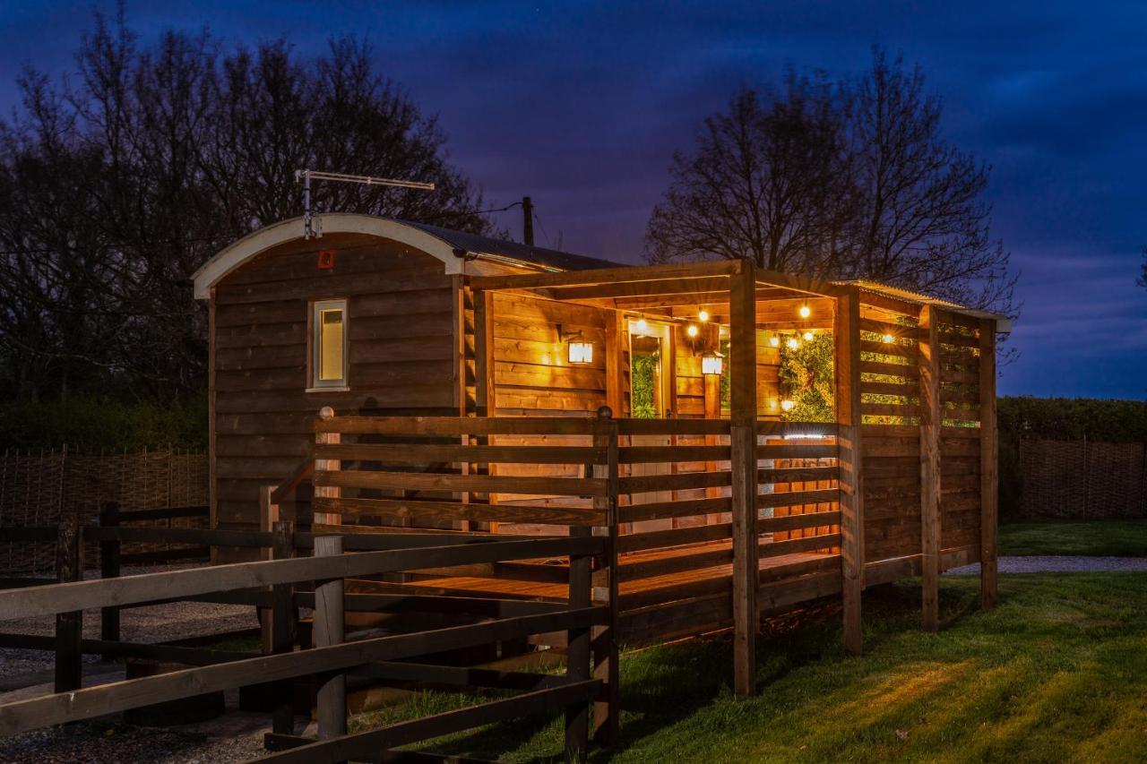 Hillside View Shepherds Hut - Ockeridge Rural Retreats Little Witley المظهر الخارجي الصورة