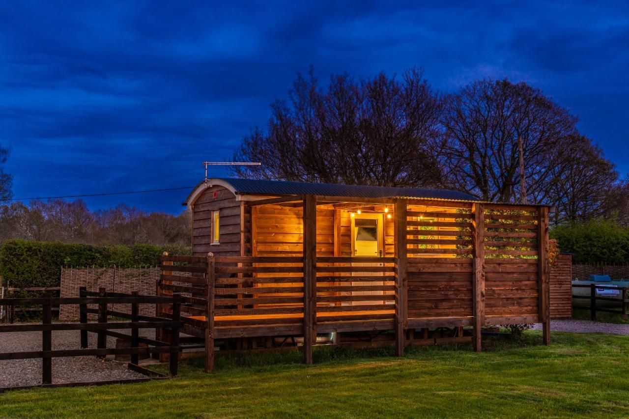Hillside View Shepherds Hut - Ockeridge Rural Retreats Little Witley المظهر الخارجي الصورة